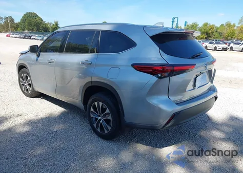 2020 Toyota Highlander Xle z USA, uszkodzony, nr VIN 5TDGZRBHXLS521837